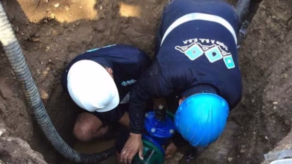 Fuga en tubería deja sin agua a varios barrios del norte de Barranquilla