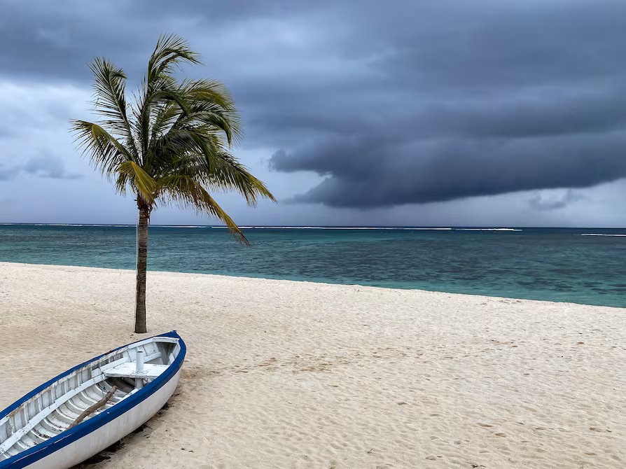 Tormenta tropical Dolly se forma en el Atlántico y avanza hacia las Antillas Menores